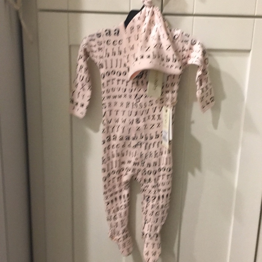 L’oved Baby Set Footie Pajamas & Knotted Cap